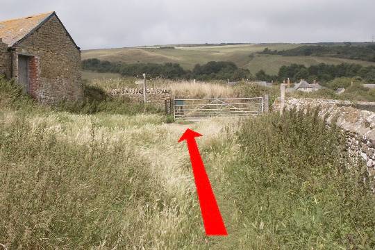 Walk direction photograph: 20 for walk Around Chapel Hill, Abbotsbury, Dorset, South West England.