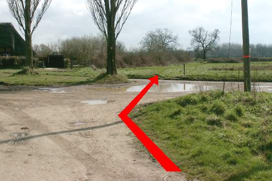 Walk direction photograph: 8 for walk Cowgrove and Eyebridge, Pamphill, Dorset, South West England.