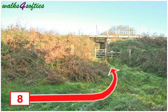 Walk direction photograph: 8 for walk Valley and East Hill, Corfe Castle, Dorset, South West England.