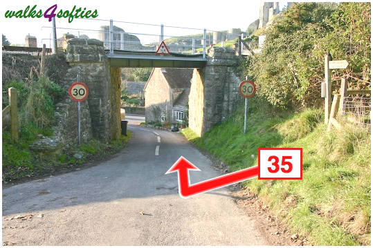 Walking direction photo: 35 for walk Valley and East Hill, Corfe Castle, Dorset.