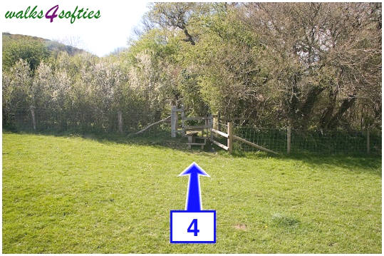 Walk direction photograph: 4 for walk Purbeck Way and West Hill, Corfe Castle, Dorset, South West England.