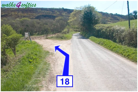 Walk direction photograph: 18 for walk Purbeck Way and West Hill, Corfe Castle, Dorset, South West England.