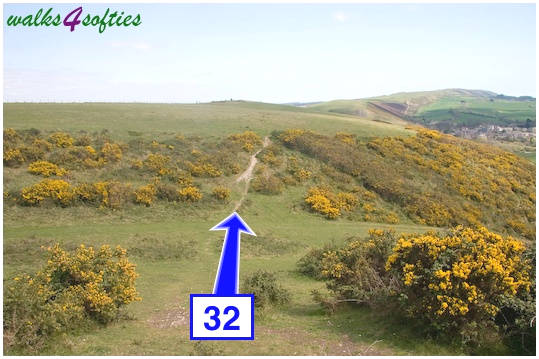 Walk direction photograph: 32 for walk Purbeck Way and West Hill, Corfe Castle, Dorset, South West England.