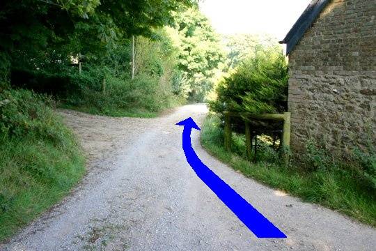 Walk direction photograph: 20 for walk Doghouse Hill, Eype (near Bridport), Dorset, South West England.