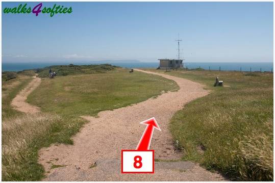 Walk direction photograph: 8 for walk Mudeford Sandbank, Hengistbury Head, Dorset, South West England.