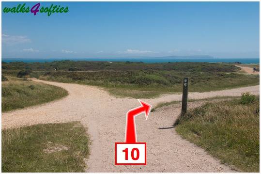 Walk direction photograph: 10 for walk Mudeford Sandbank, Hengistbury Head, Dorset, South West England.