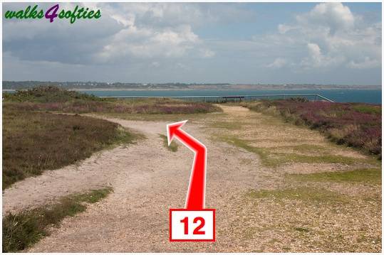 Walk direction photograph: 12 for walk Mudeford Sandbank, Hengistbury Head, Dorset, South West England.