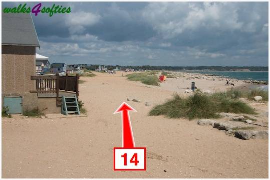 Walk direction photograph: 14 for walk Mudeford Sandbank, Hengistbury Head, Dorset, South West England.