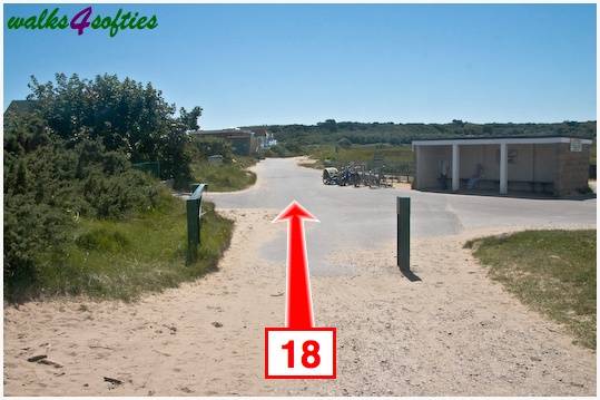 Walk direction photograph: 18 for walk Mudeford Sandbank, Hengistbury Head, Dorset, South West England.