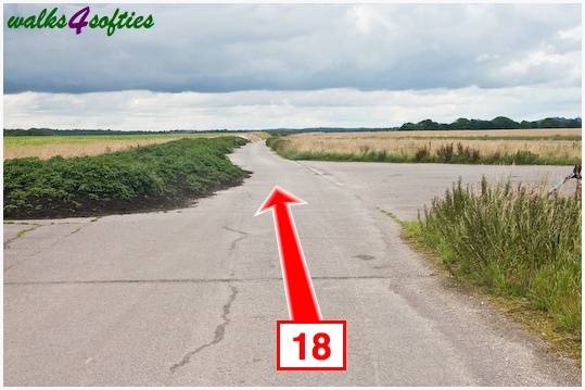 Walk direction photograph: 18 for walk Old Airfield, Tarrant Rushton, Dorset, South West England.