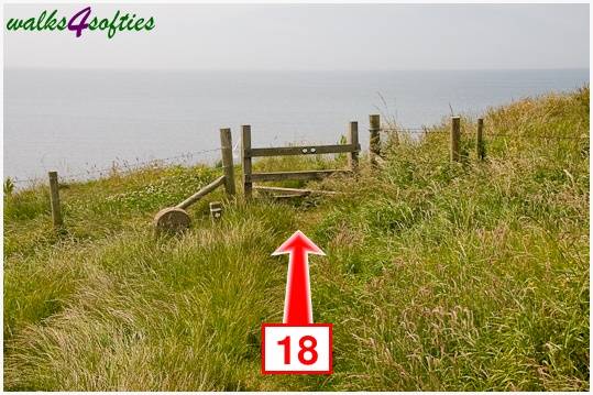 Walk direction photograph: 18 for walk Rope Lake Head, Kingston(Houns-tout), Dorset, South West England.