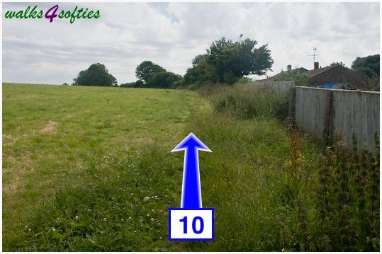 Walk direction photograph: 10 for walk Maiden Castle, The Brewers Arms, Martinstown, Dorset, South West England.