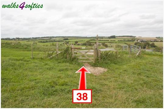 Walk direction photograph: 38 for walk The Inland Coast Path, The Brewers Arms, Martinstown, Dorset, South West England.