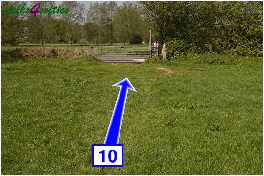 Walk direction photograph: 10 for walk Tarrant Crawford, The Anchor @ Shapwick, Dorset, South West England.