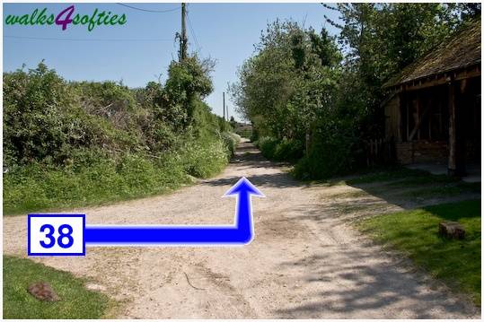 Walk direction photograph: 38 for walk Tarrant Crawford, The Anchor @ Shapwick, Dorset, South West England.