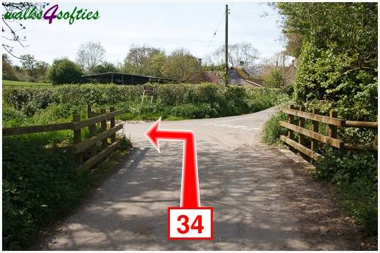 Walk direction photograph: 34 for walk The Trailway, Fiddleford Manor, Dorset, South West England.