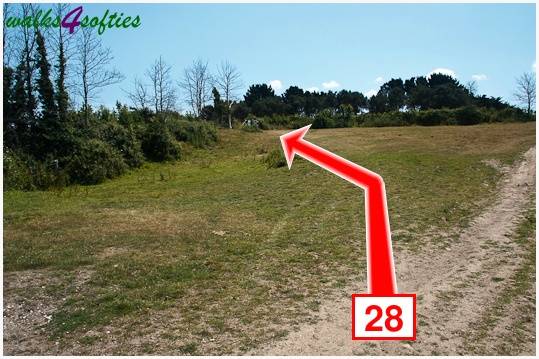 Walk direction photograph: 28 for walk The Leep Loop, Lepe Country Park, Hampshire, South and South East England.