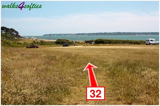 Walk direction photograph: 32 for walk The Leep Loop, Lepe Country Park, Hampshire, South and South East England.