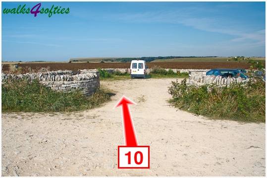 Walk direction photograph: 10 for walk Chapman's Pool, Worth Matravers, Dorset, South West England.
