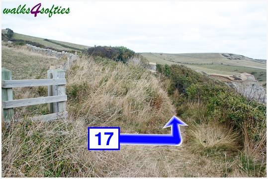 Walking direction photo: 17 for walk Winspit to Seacombe, Worth Matravers, Dorset.