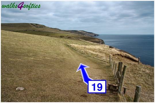Walking direction photo: 19 for walk Winspit to Seacombe, Worth Matravers, Dorset.