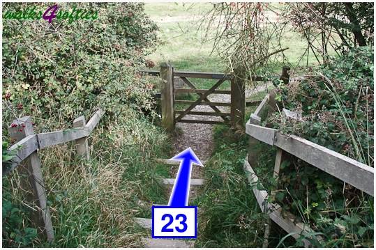 Walking direction photo: 23 for walk Winspit to Seacombe, Worth Matravers, Dorset.