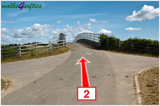 Walk direction photograph: 2 for walk Kite Hill, Tolpuddle, Dorset, South West England.