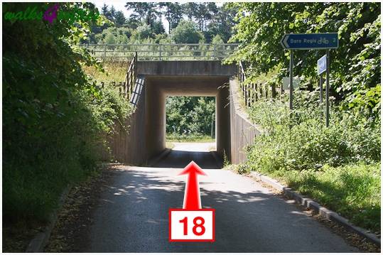 Walk direction photograph: 18 for walk Kite Hill, Tolpuddle, Dorset, South West England.