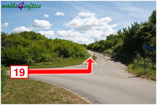 Walking direction photo: 19 for walk Kite Hill, Tolpuddle, Dorset.