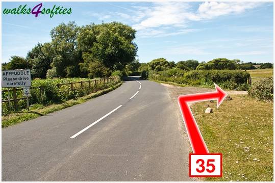 Walking direction photo: 35 for walk Kite Hill, Tolpuddle, Dorset.