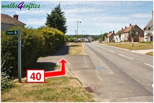 Walk direction photograph: 40 for walk Kite Hill, Tolpuddle, Dorset, South West England.