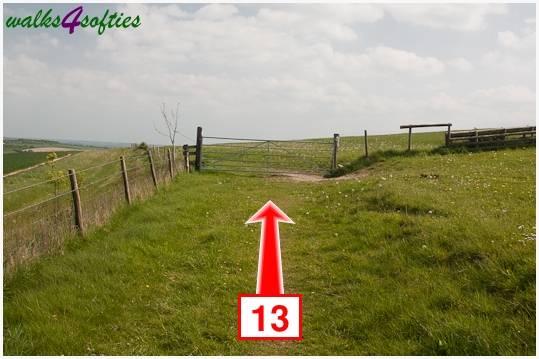 Walking direction photo: 13 for walk Hambledon Hill, Shroton, Dorset.