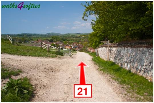 Walking direction photo: 21 for walk Hambledon Hill, Shroton, Dorset.