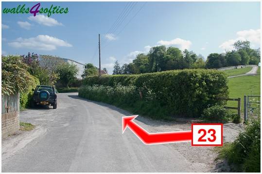 Walking direction photo: 23 for walk Hambledon Hill, Shroton, Dorset.