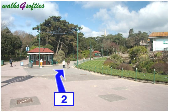 Walk direction photograph: 2 for walk Gardens and Alum Chine, Bournemouth, Dorset, South West England.