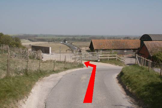 Walk direction photograph: 2 for walk Around the Old Castle, Old Sarum, Wiltshire, South West England.