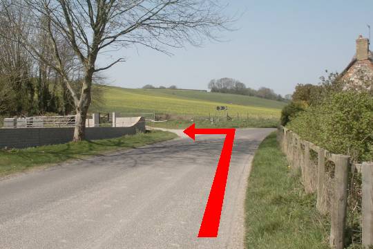 Walk direction photograph: 6 for walk Around the Old Castle, Old Sarum, Wiltshire, South West England.