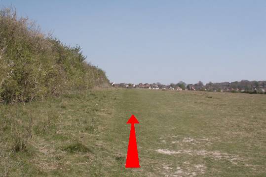 Walk direction photograph: 16 for walk Around the Old Castle, Old Sarum, Wiltshire, South West England.