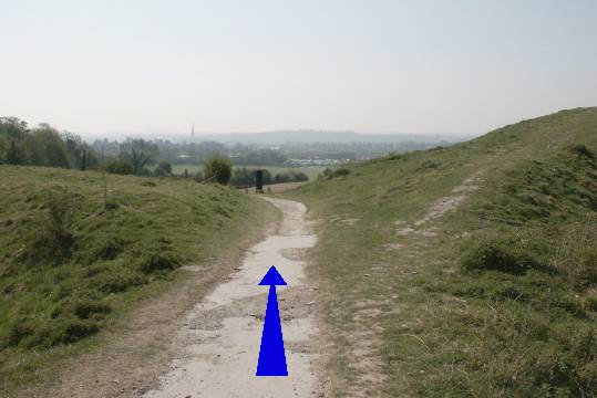 Walking direction photo: 3 for walk  Towards New Sarum, Old Sarum, Wiltshire.