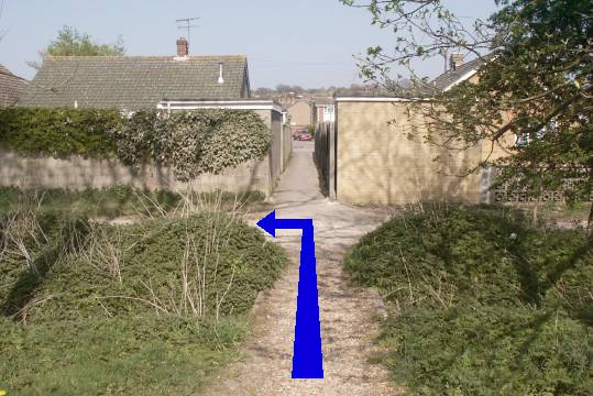 Walking direction photo: 22 for walk  Towards New Sarum, Old Sarum, Wiltshire.